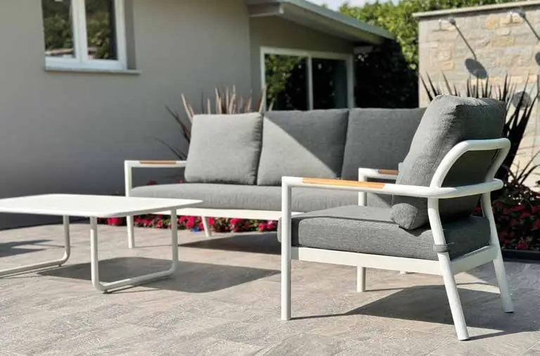 Mauritius Set completo da esterno con divano tre posti, 2 poltrone e tavolino outdoor - foto 3 di 4 Mauritius Set completo da esterno con divano tre posti, 2 poltrone e tavolino outdoor - foto 3 di 4