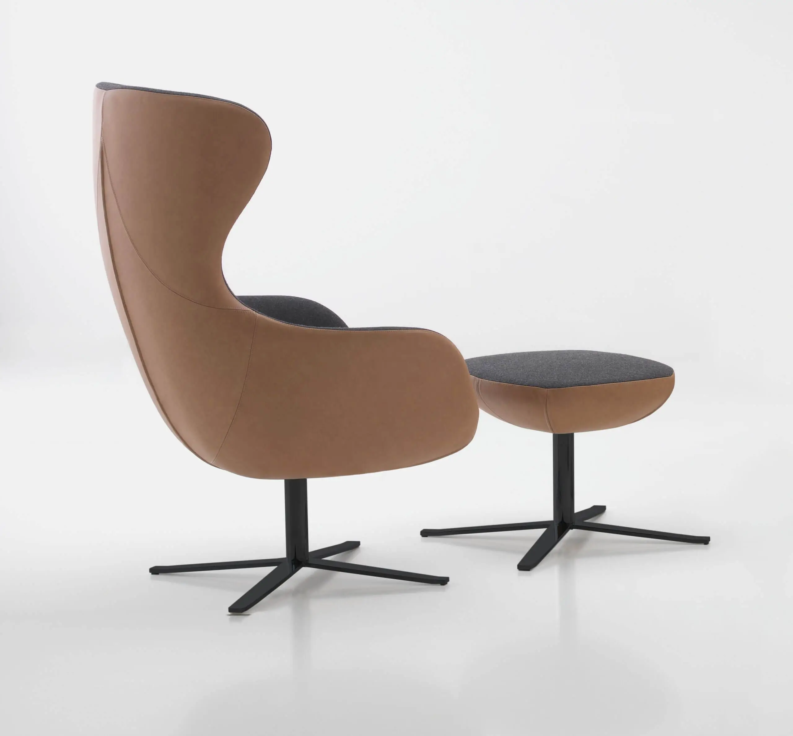 Poltrona modello Queen + Pouf - foto 15 di 18 Poltrona modello Queen + Pouf - foto 15 di 18