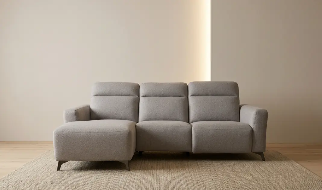 Samuel Divano tre posti con chaise longue e recliner elettrico - foto 1 di 5 Samuel Divano tre posti con chaise longue e recliner elettrico - foto 1 di 5